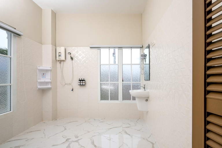 Bathroom 4, Ali Grand Hotel, Vientiane