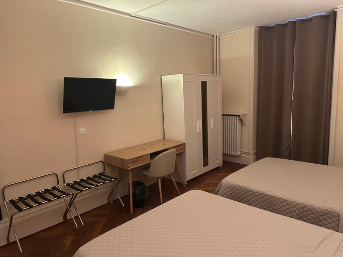 Bedroom 3, Hotel Azur, Rhône