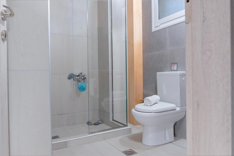 Bathroom 2, anteste Ierapetra sea & city, Crete