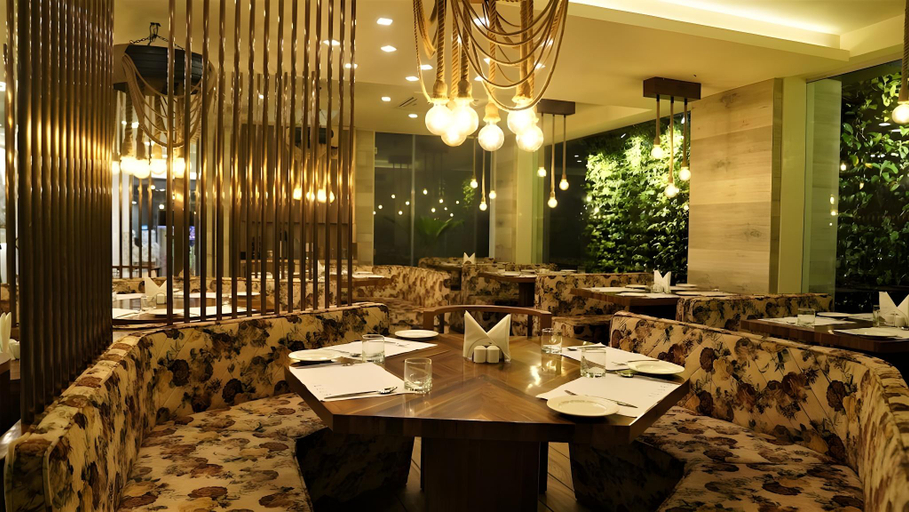 Food & Drinks 5, DE GLANCE HOTEL, Surat