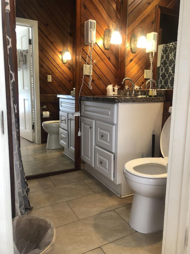 Bathroom 5, Heron House, Monroe