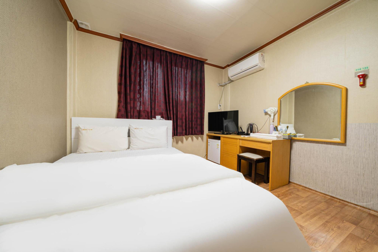 Bedroom 2, Gangneung Ewha Motel, Gangneung