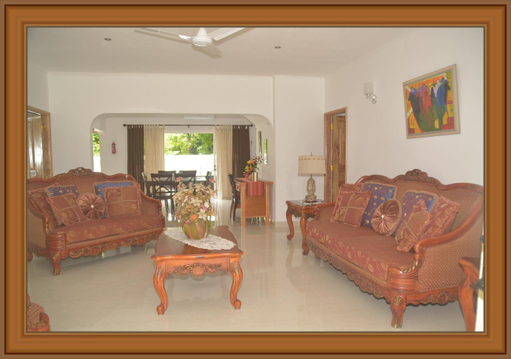 Others 5, Julie's Holiday Home