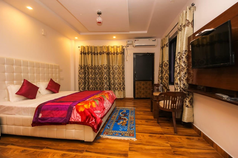 Bedroom 5, Hotel the village residency, Kangra