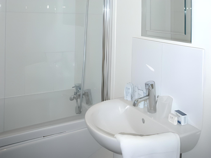Bathroom, Liddesdale Hotel, Scottish Borders