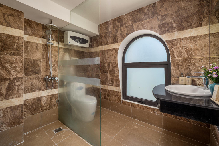 Bathroom 3, Sapphire Hotel, Da Nang