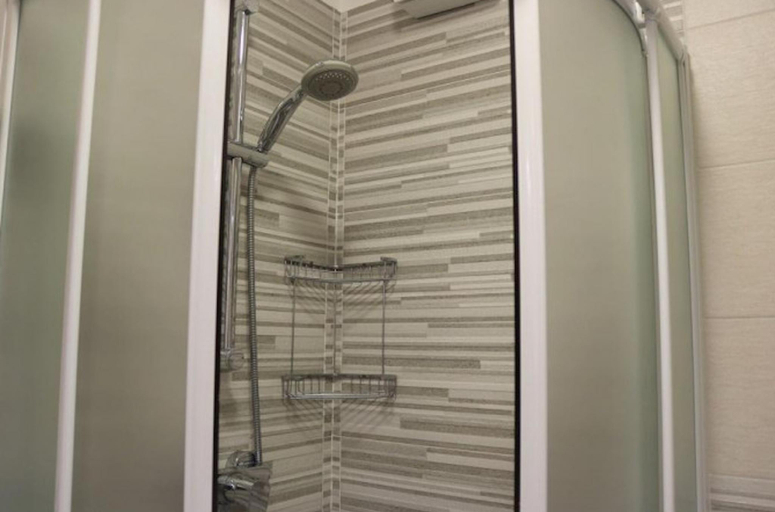 Bathroom 3, Spacious two bedrooms apartment on the seafront for 6 people, Venezia