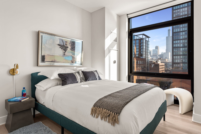 Room 5, West Loop 3x 2BR Walk to Dining Gym Terrace, Cook
