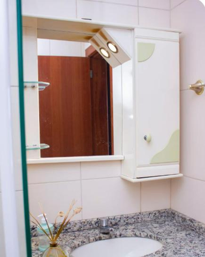Bathroom 3, Geckos Hostel, Florianopolis
