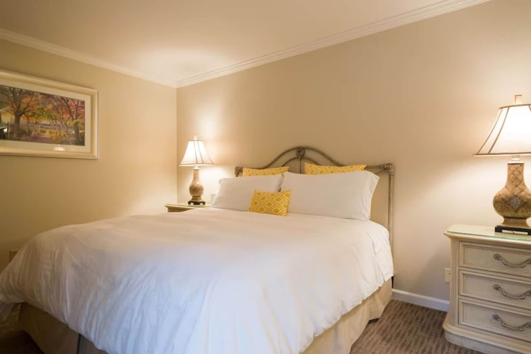 Room 5, The Napa Residences, Napa