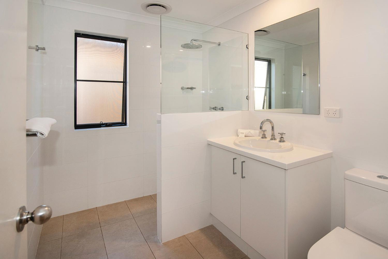 Bathroom 4, Dunsborough Beach Cottages, Busselton