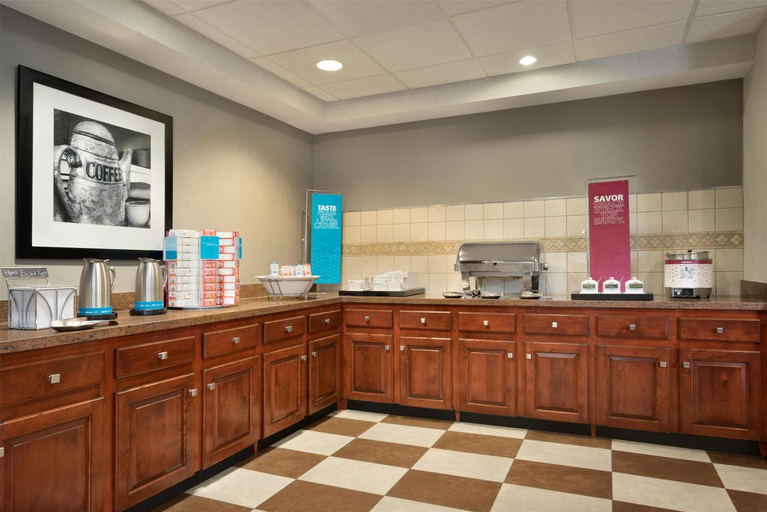 Food & Drinks 4, Hampton Inn & Suites Newport/Middletown, Newport