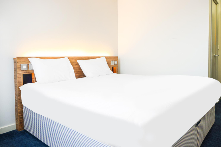 Bedroom 3, GO2 Lancaster Centre Hotel by OYO, Lancashire