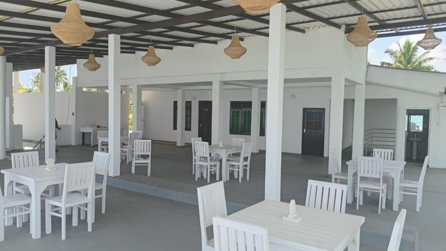 Food & Drinks 4, Palazzo Beach Hikkaduwa, Hikkaduwa