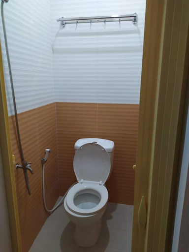 Bathroom, Room at Josapa Guest House, Batam