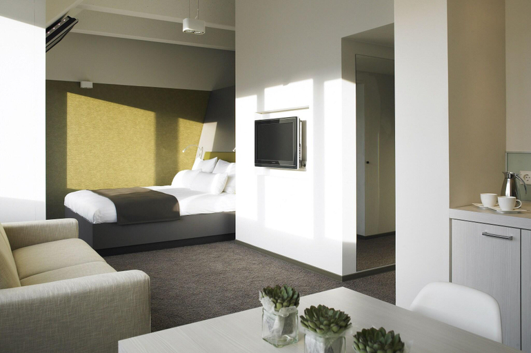 Bedroom 4, Aspria Spa + Sporting Club +Hotel, Berlin