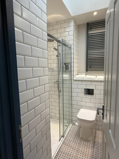 Bathroom 3, Beau Street, Bath and North East Somerset