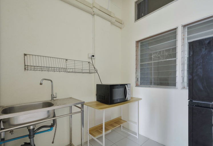 Shared kitchen facilities, Prism House Thonglor, Khlong Toey