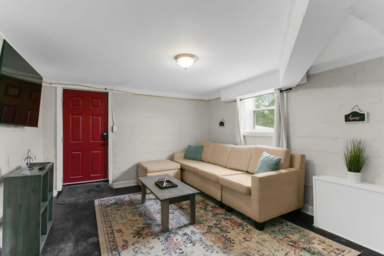 Living area 3, Dugan Ave Unit B, Jefferson