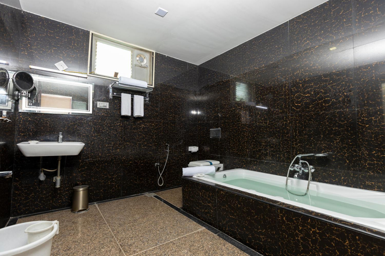 Bathroom, Athena Hotel, Tiruvannamalai