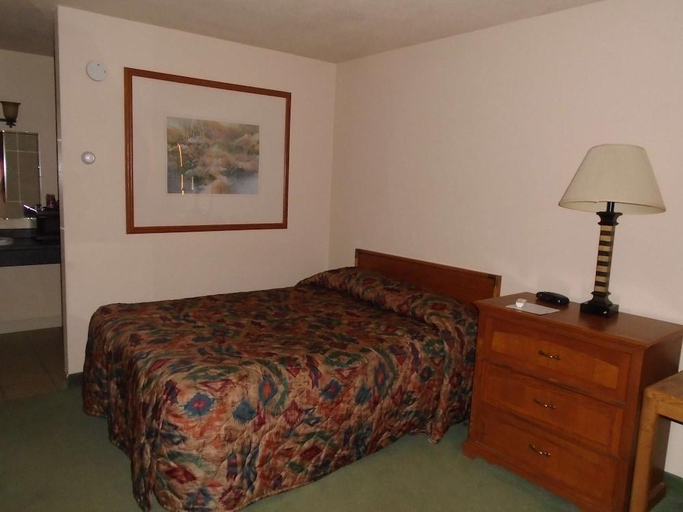Bedroom 2, Arrowhead Inn, Morton