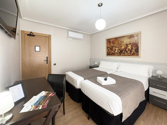 Bedroom 2, Berceo Rooms Self Check-in, La Rioja