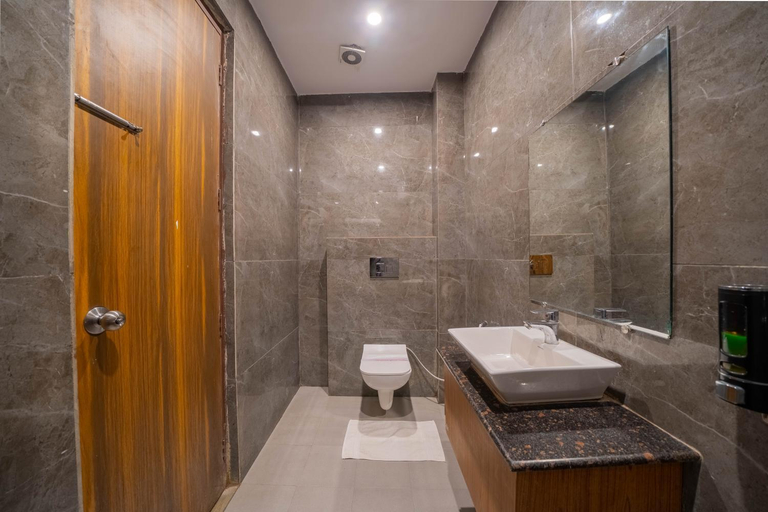 Bathroom 4, Perfectstayz Premium @Harkipauri Road, Hardwar