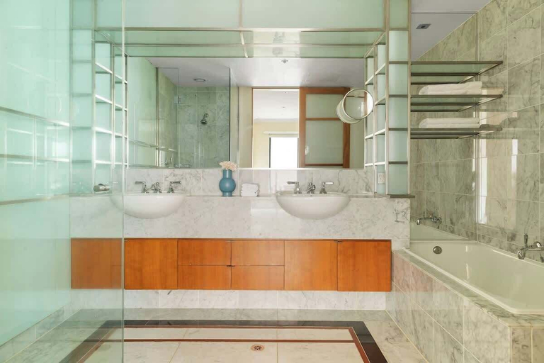 Interior 5, Stylish & Cozy 4BR Retreat With Free Parking, Melbourne