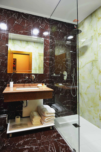 Bathroom 5, Hotel Austria, Tirana