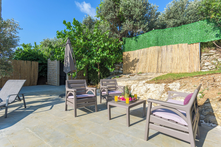 Living area 3, L'Olivier - L'Auberge de Kour - 4-BR Villa W Private Pool, Batroun