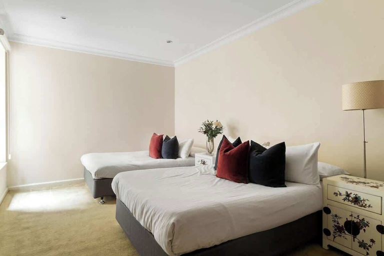 Interior 5, Stylish & Cozy 4BR Retreat With Free Parking, Melbourne