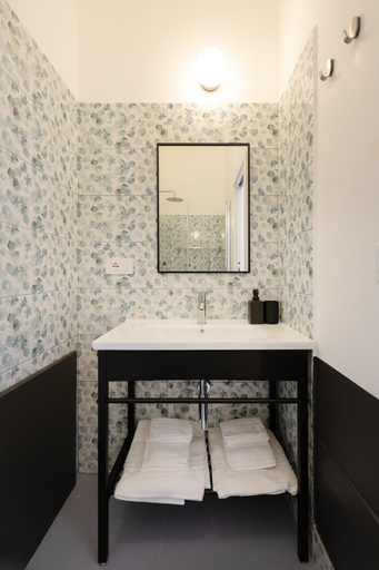 Bathroom 5, Salotto Borbonico, Napoli