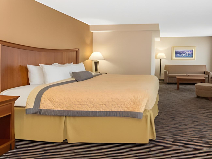 Bedroom, The Garden Hotel Urbana Champaign, Champaign