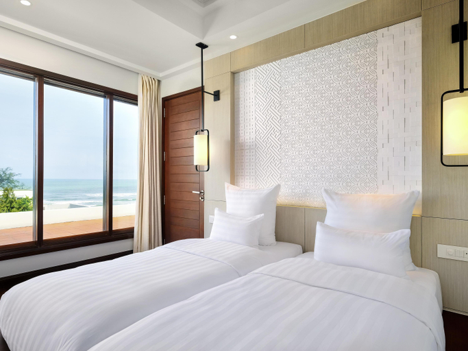 Pullman Danang Beach Resort Room Type - FAMILY SUITE, 1 King Size Bed and 1 Hollywood twin bed