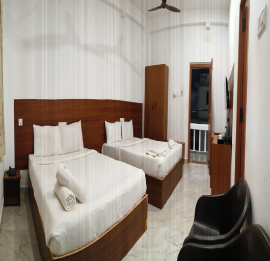 Room 5, La Couronne, Viluppuram