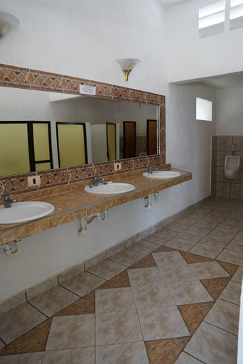 Bathroom 4, Dolores Alba Chichen, Tinúm