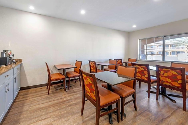 Food & Drinks 5, Econo Lodge on Historic Route 66, San Bernardino