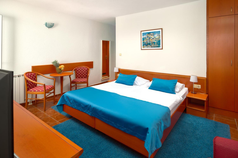 Bedroom 2, Hotel Faraon, Trpanj