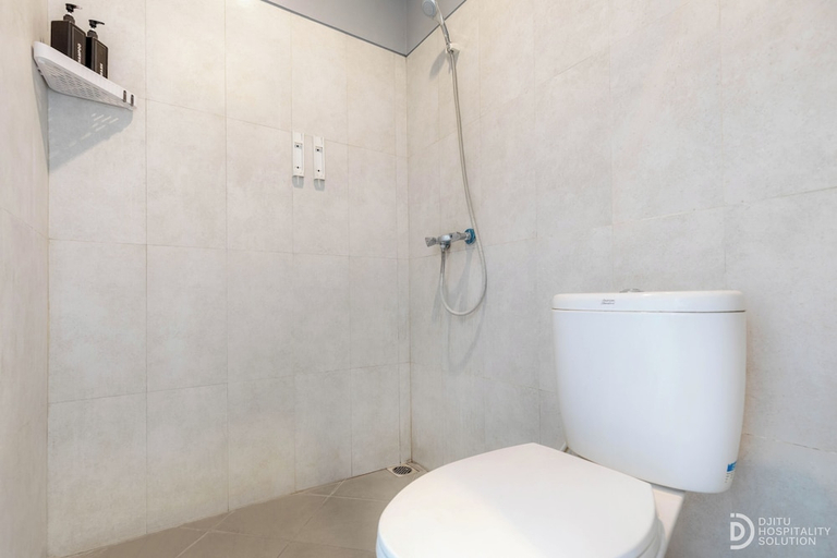 bathroom 12