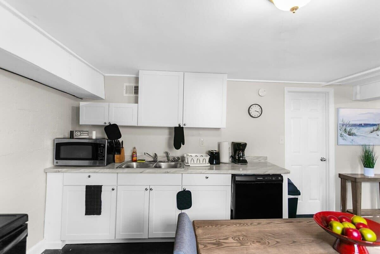 Private kitchen 4, Dugan Ave Unit B, Jefferson