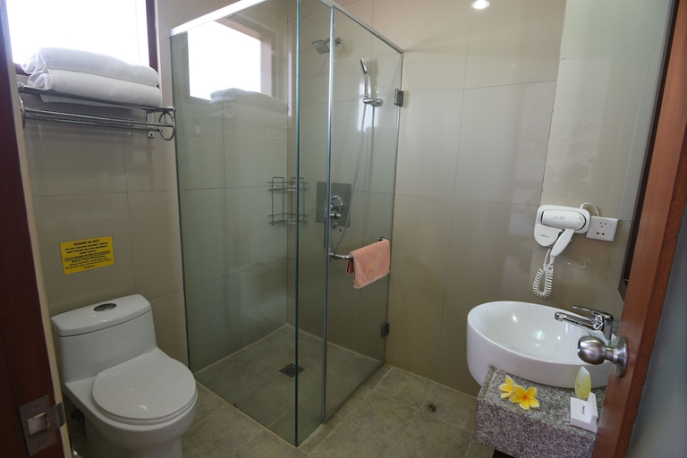 Bathroom 5, Kuta Townhouse Apartments, Badung