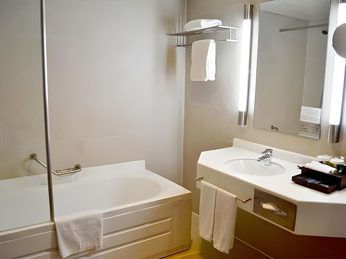 Bathroom 4, Holiday Villa Hotel & Residence, Doha