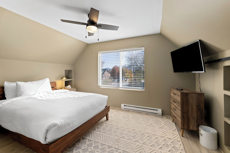 Room 4, Cozy Modern Home, Essex