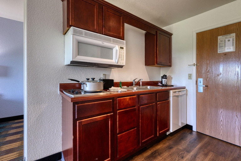 Bedroom 3, Home Towne Suites, Pulaski