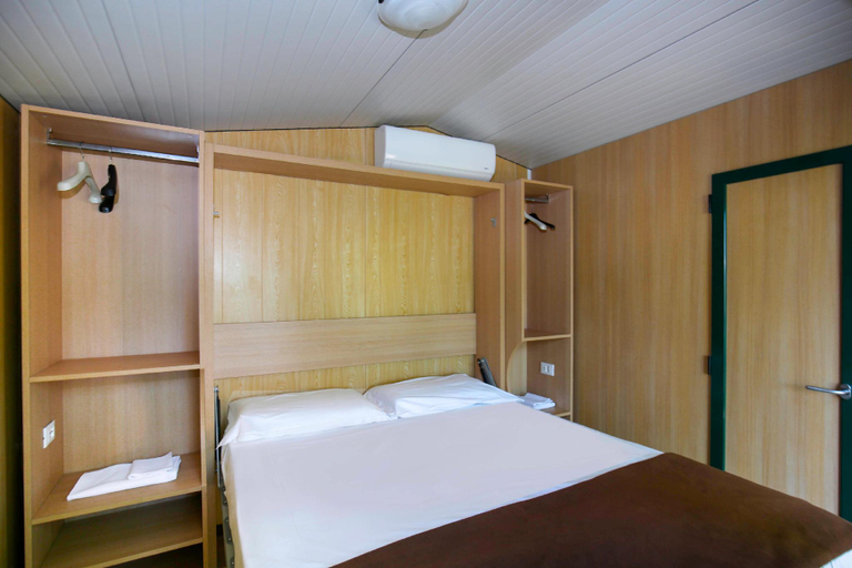 Bedroom 3, Village Camping Santa Fortunata - Campogaio, Napoli