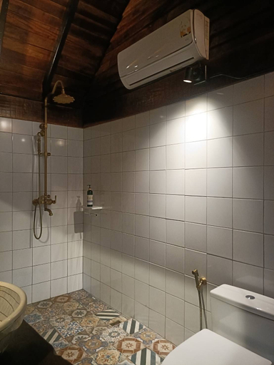 Bathroom 4, Kawarin Saiyai Cottage and Lake, Thong Pha Phum