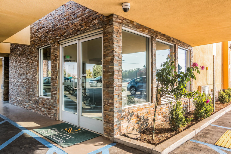 Exterior & Views 2, Quality Inn & Suites Near Downtown Bakersfield, Kern