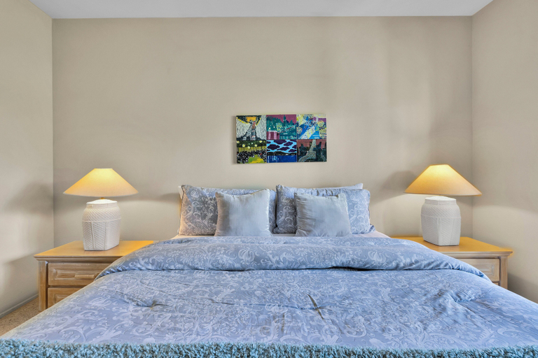 Room 4, Isleta Vista Getaway, Riverside