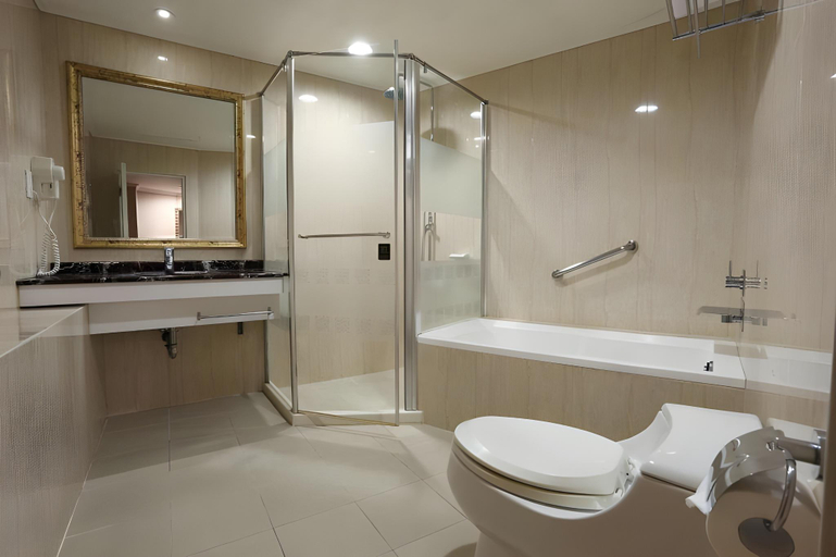 Bathroom 5, 露夏旅社 l 納康商旅 l 智能入住 l 鄰近花園夜市, Tainan