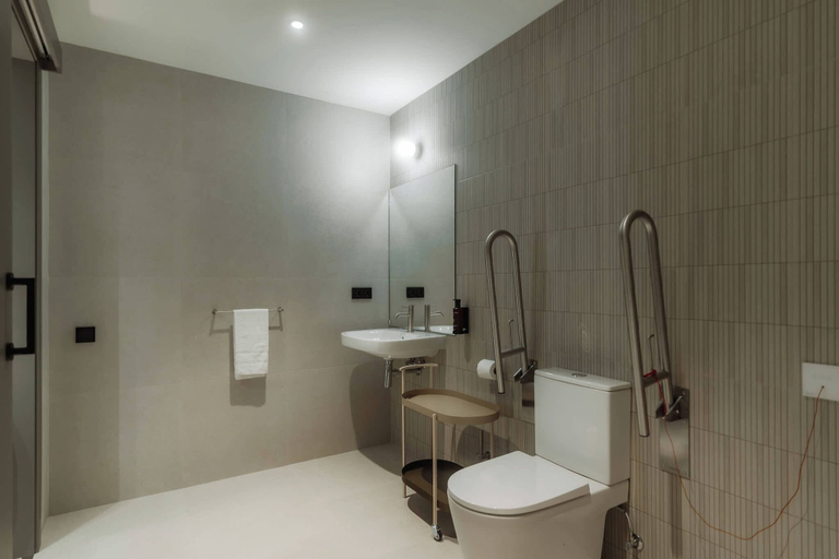 Bathroom 2, Design Suites by Olala Homes, Barcelona